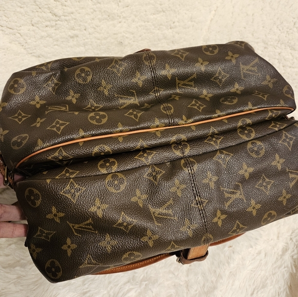 Authentic Vintage Louis Vuitton Saumur 35 Monogram Canvas Messenger Shoulder bag - Picture 13 of 16